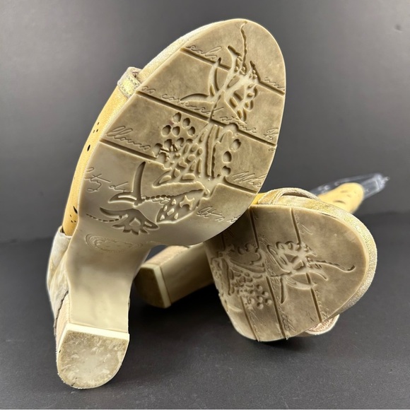 Gold Button Chic Perforated Heeled Boots Size 38 - Picture 7 of 9